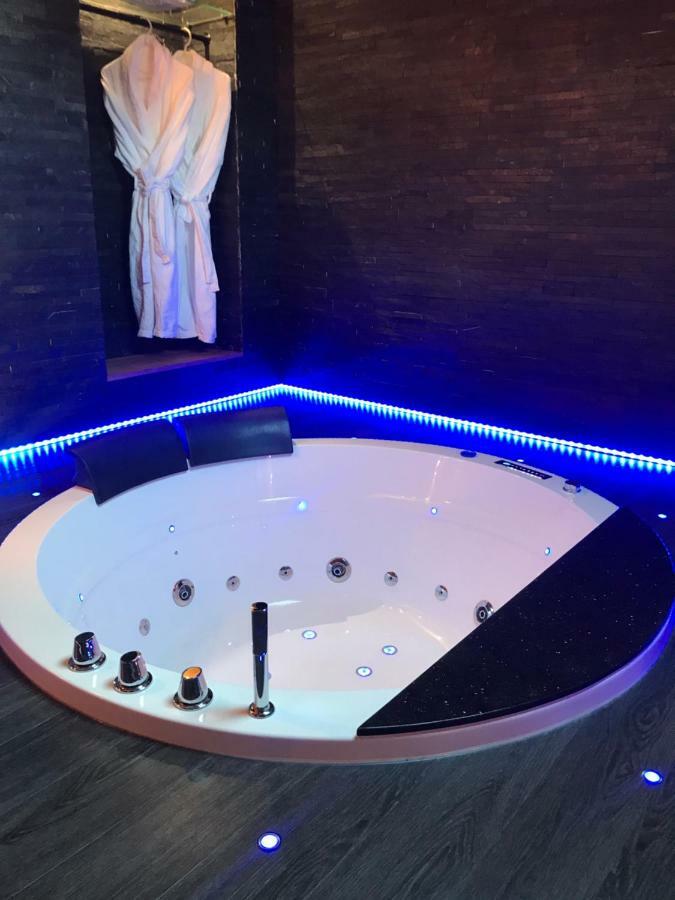 Le Chalet Loft&Spa Villeurbanne Buitenkant foto
